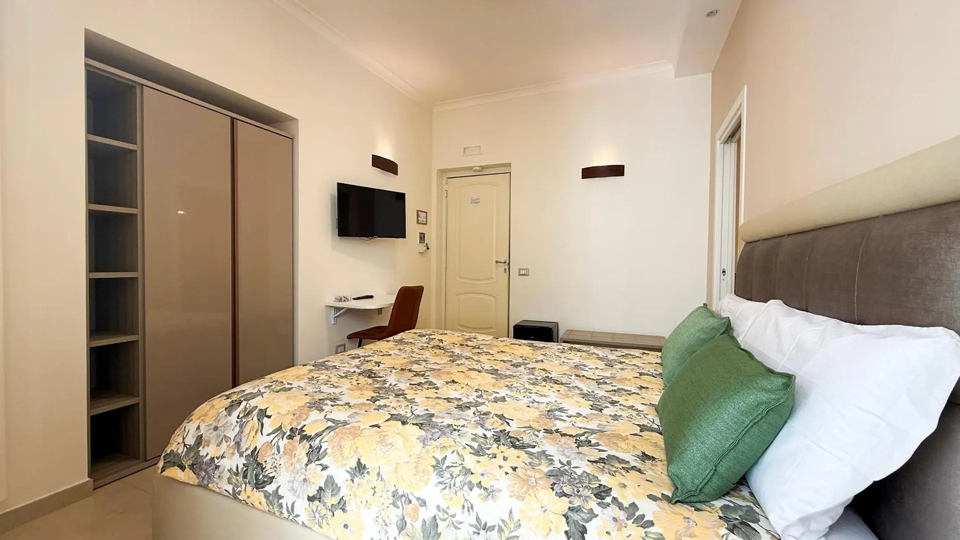 Guest house Opera 5 Hotel Naples