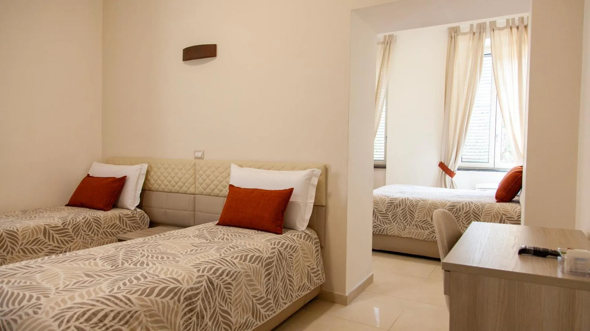 Opera 5 Hotel Naples Guest house