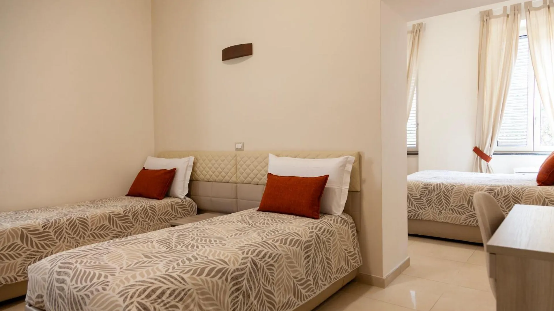 Opera 5 Hotel Naples Italy